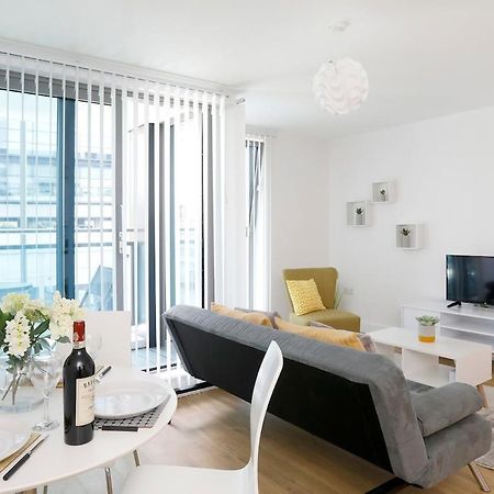 Redhill Queensgate - Modern 1 Bedroom Apartment מראה חיצוני תמונה