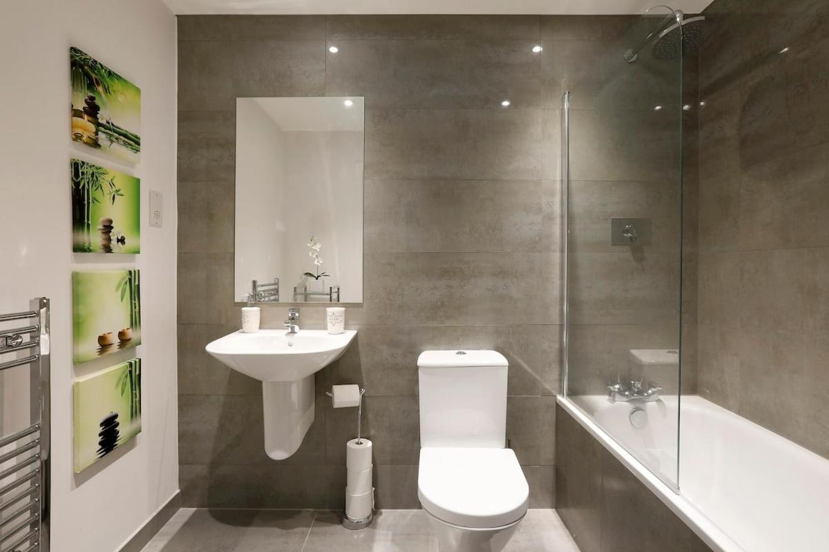 Redhill Queensgate - Modern 1 Bedroom Apartment מראה חיצוני תמונה