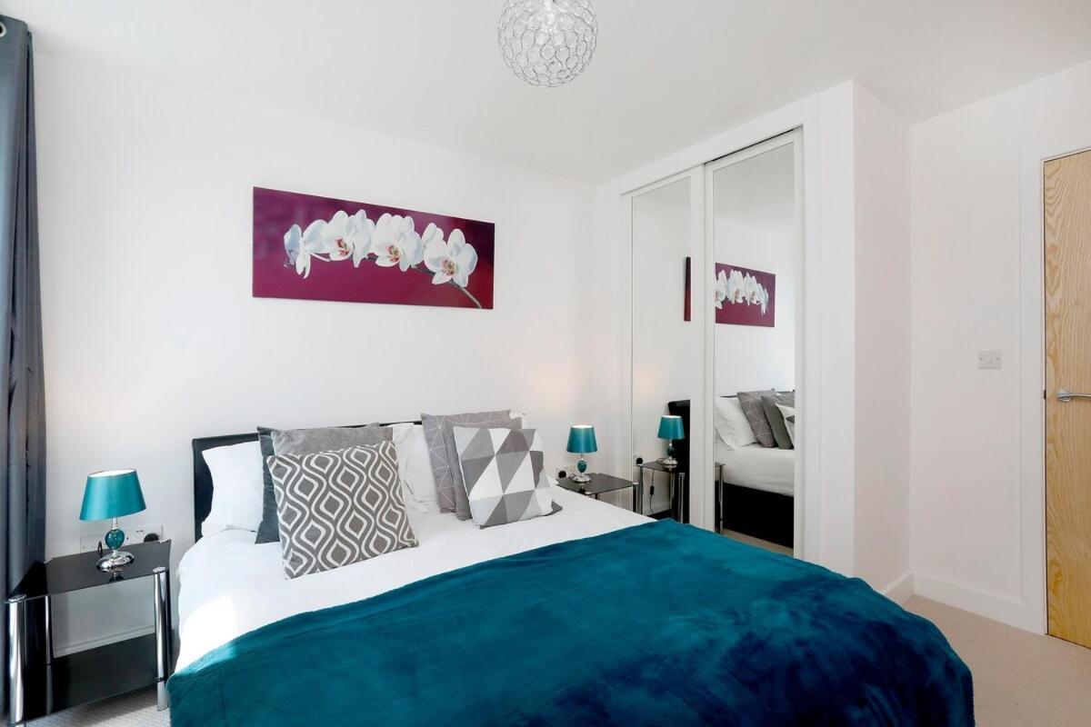 Redhill Queensgate - Modern 1 Bedroom Apartment מראה חיצוני תמונה